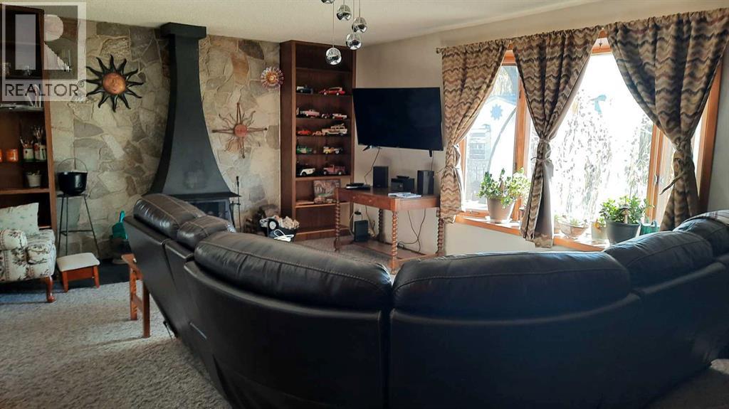 1111 2 Avenue W Property Photo 2