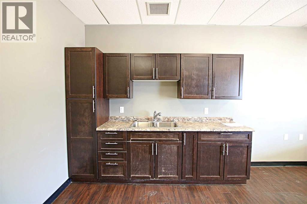 9714 Main Street Property Photo 23