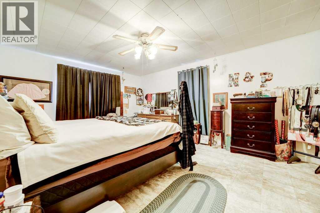 379n 300 E Property Photo 18