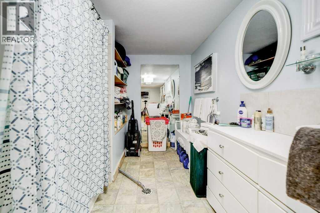 379n 300 E Property Photo 34
