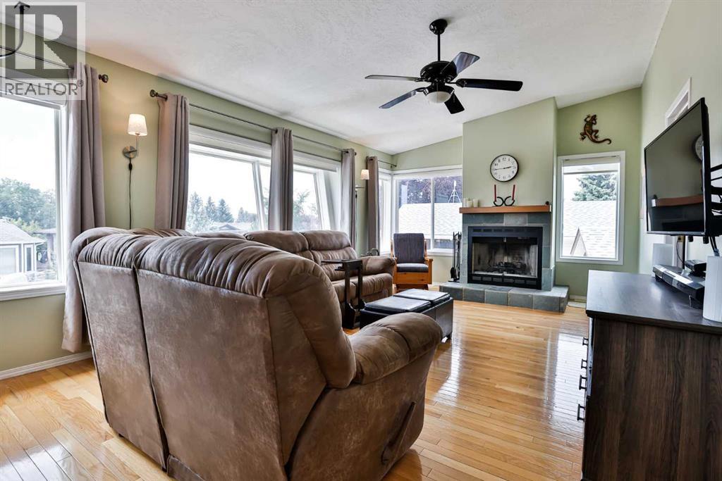 645 Lakeside Drive Property Photo 3