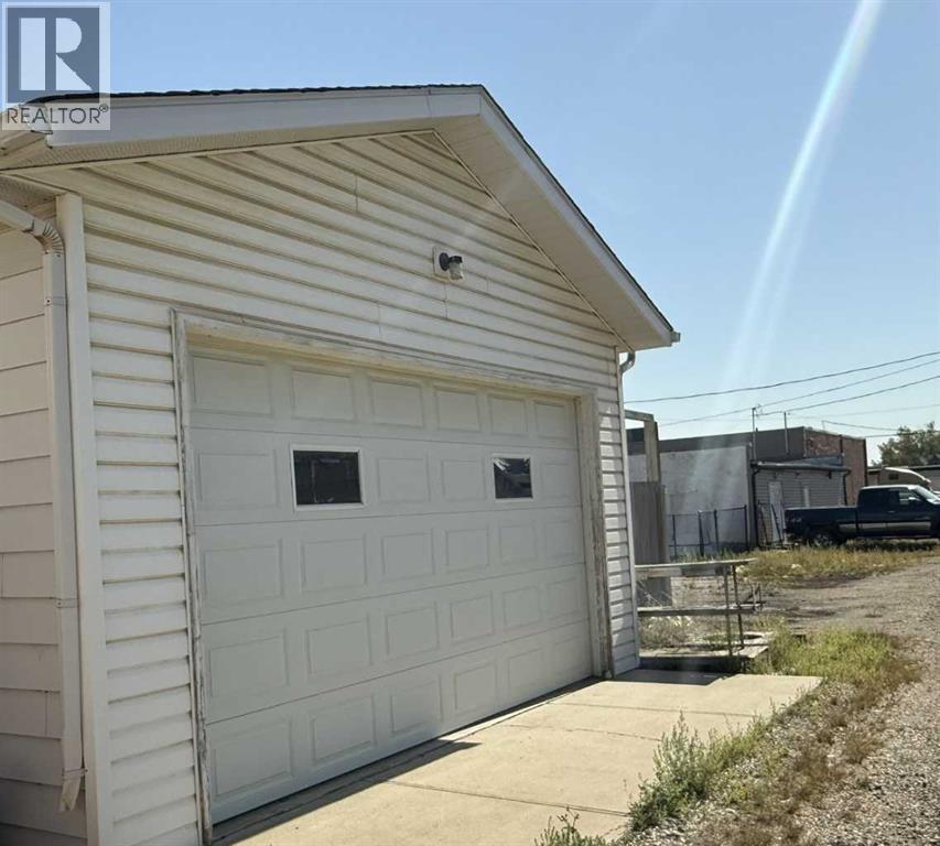 223 6 Street Property Photo 14