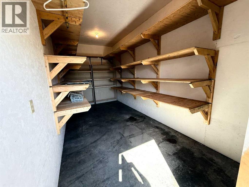 223 6 Street Property Photo 17