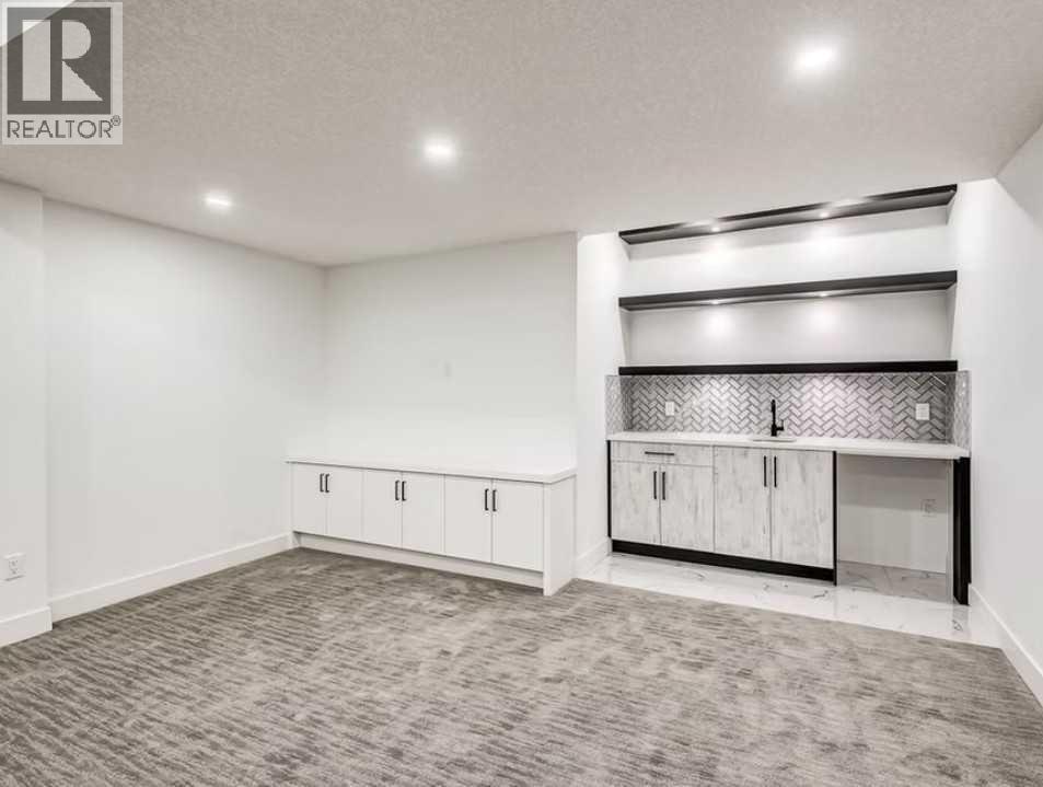 496 Muirfield Crescent Property Photo 9