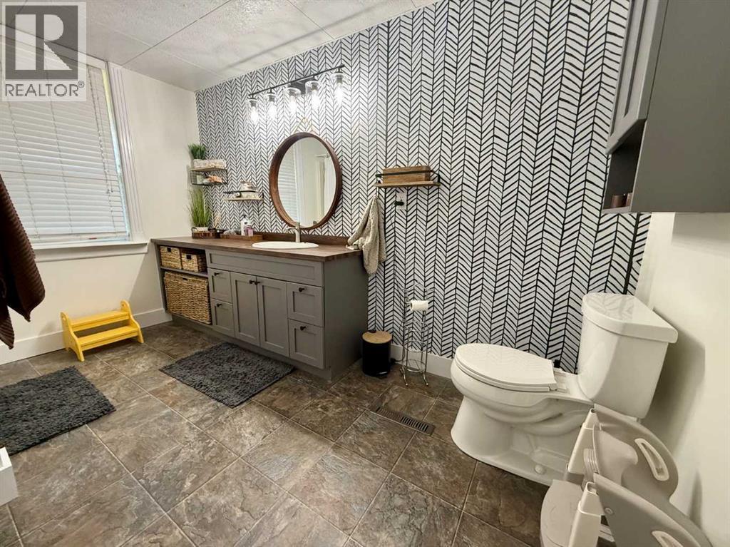 5010 50 Avenue Property Photo 14