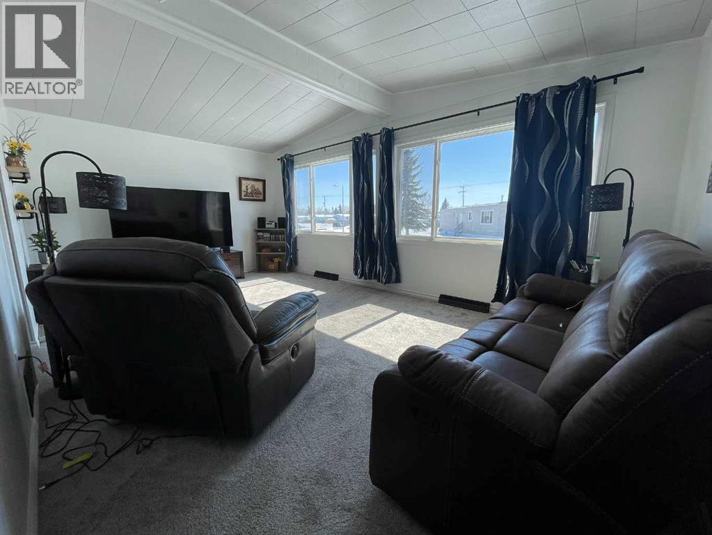 5308 57 Street Property Photo 4