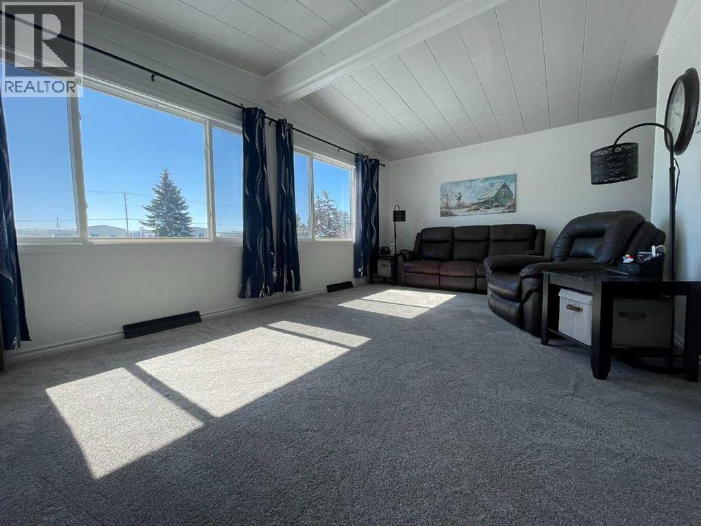 5308 57 Street Property Photo 6