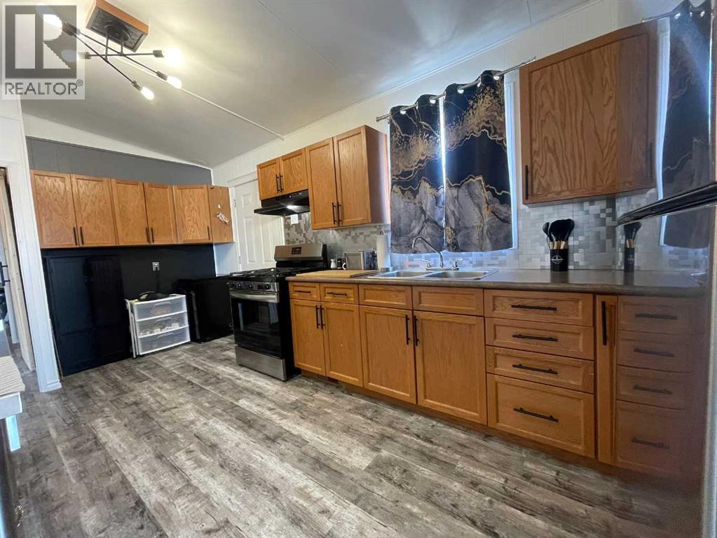 5308 57 Street Property Photo 7