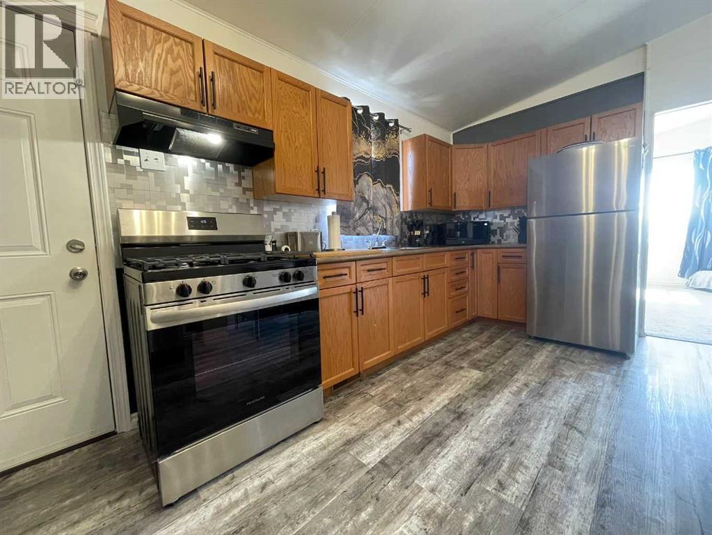 5308 57 Street Property Photo 8