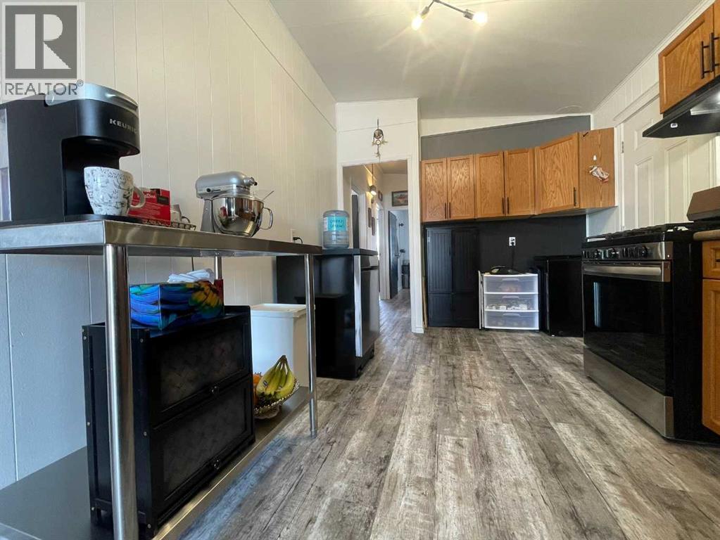 5308 57 Street Property Photo 9