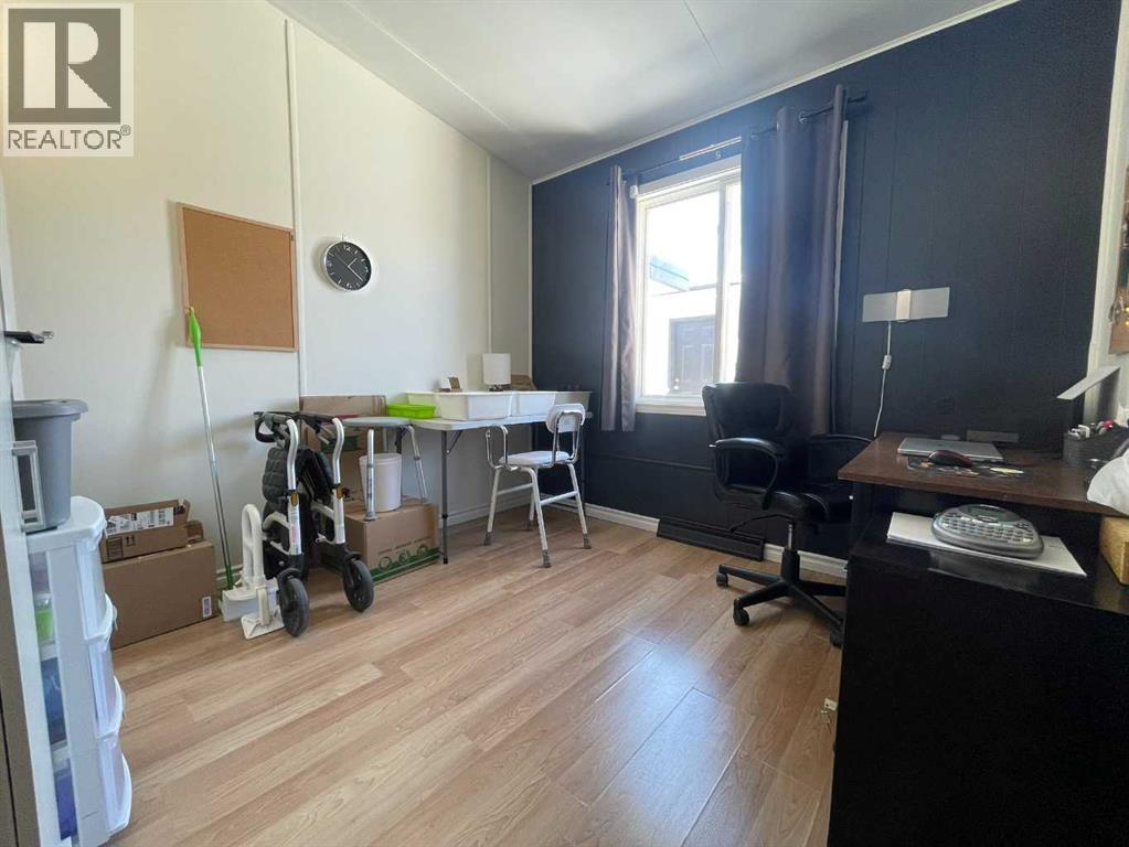 5308 57 Street Property Photo 10