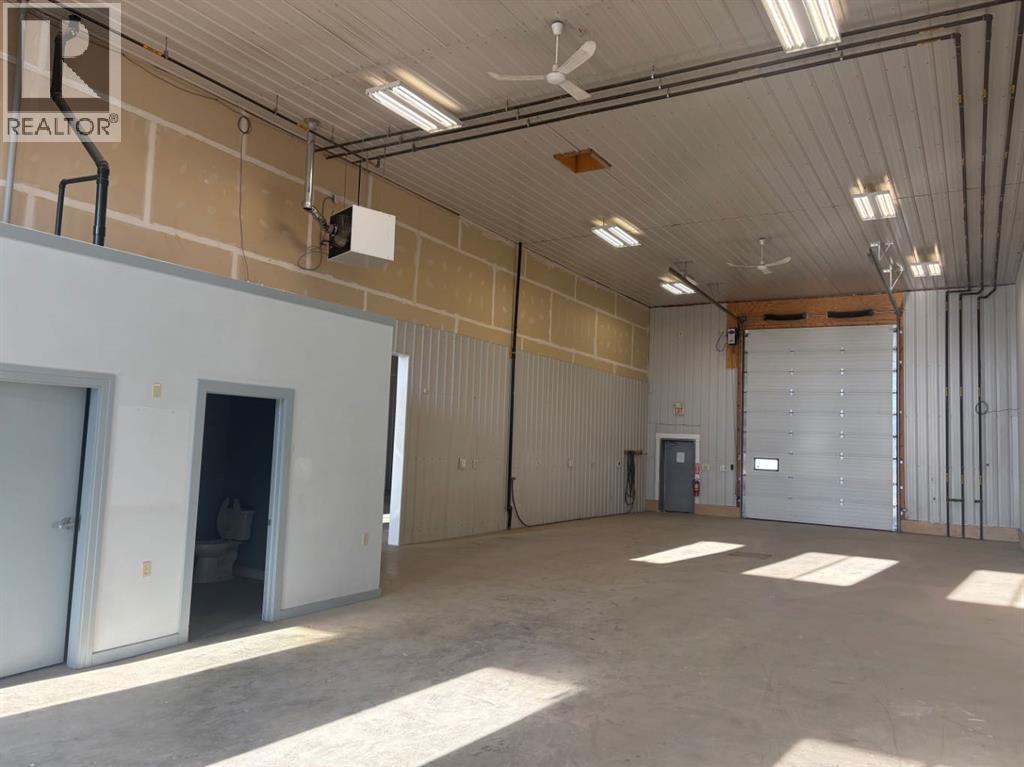 4314 41 Street Property Photo 5