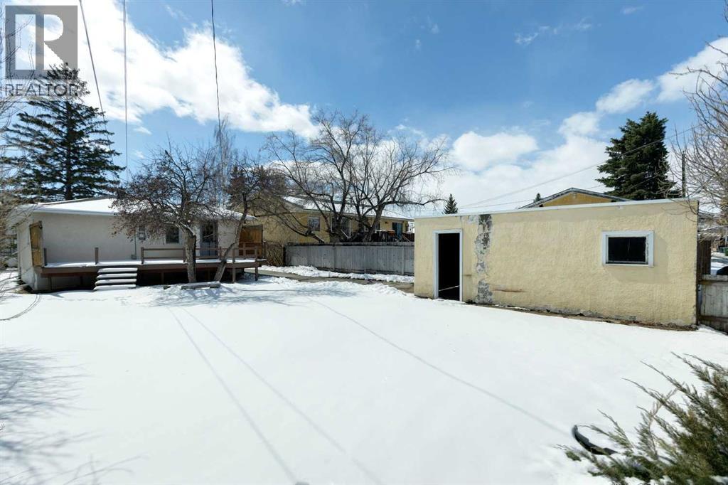 8312 47 Avenue Nw Property Photo 3
