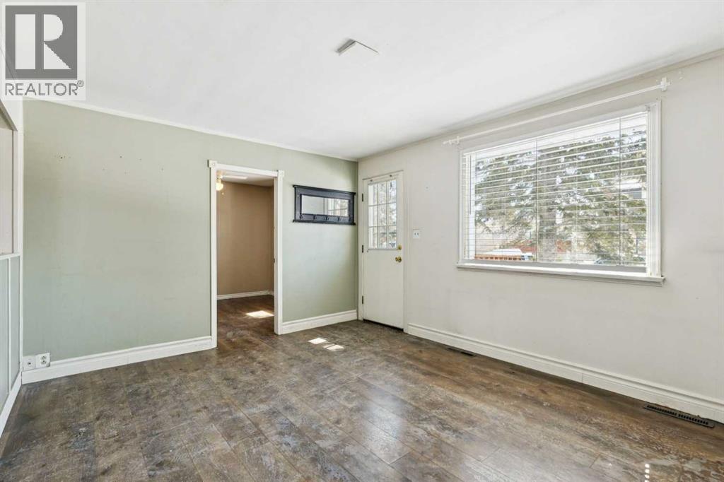 8312 47 Avenue Nw Property Photo 4