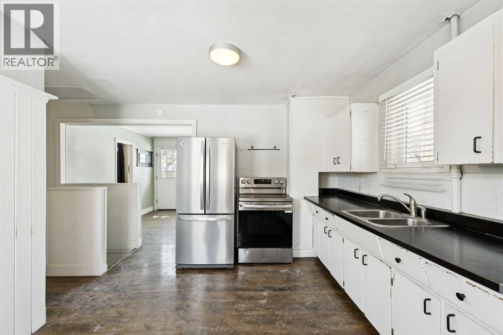 8312 47 Avenue Nw Property Photo 7