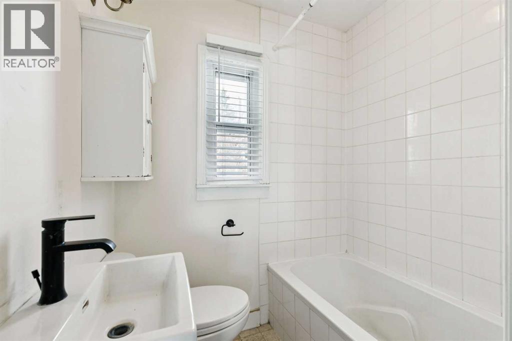8312 47 Avenue Nw Property Photo 9