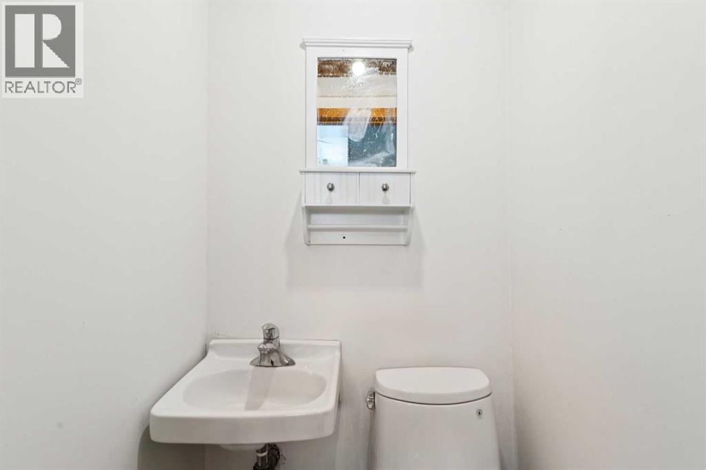 8312 47 Avenue Nw Property Photo 11
