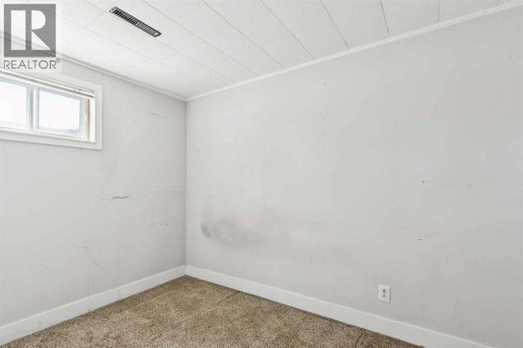 8312 47 Avenue Nw Property Photo 12