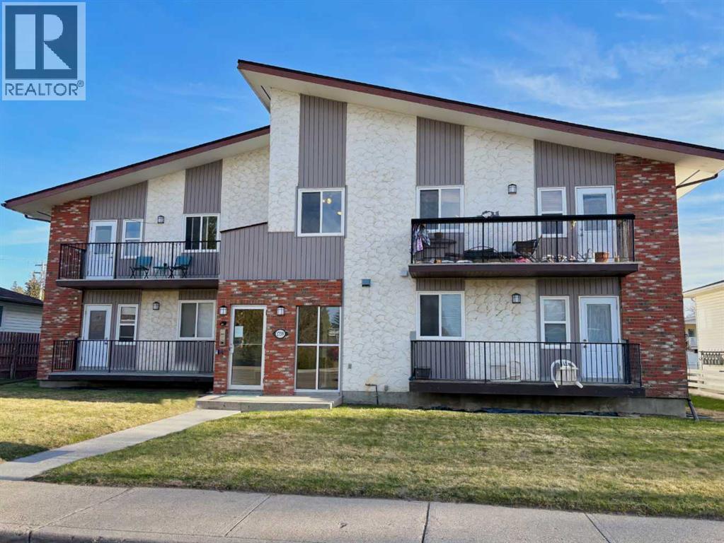1739 St Edwards Boulevard North Property Photo 1