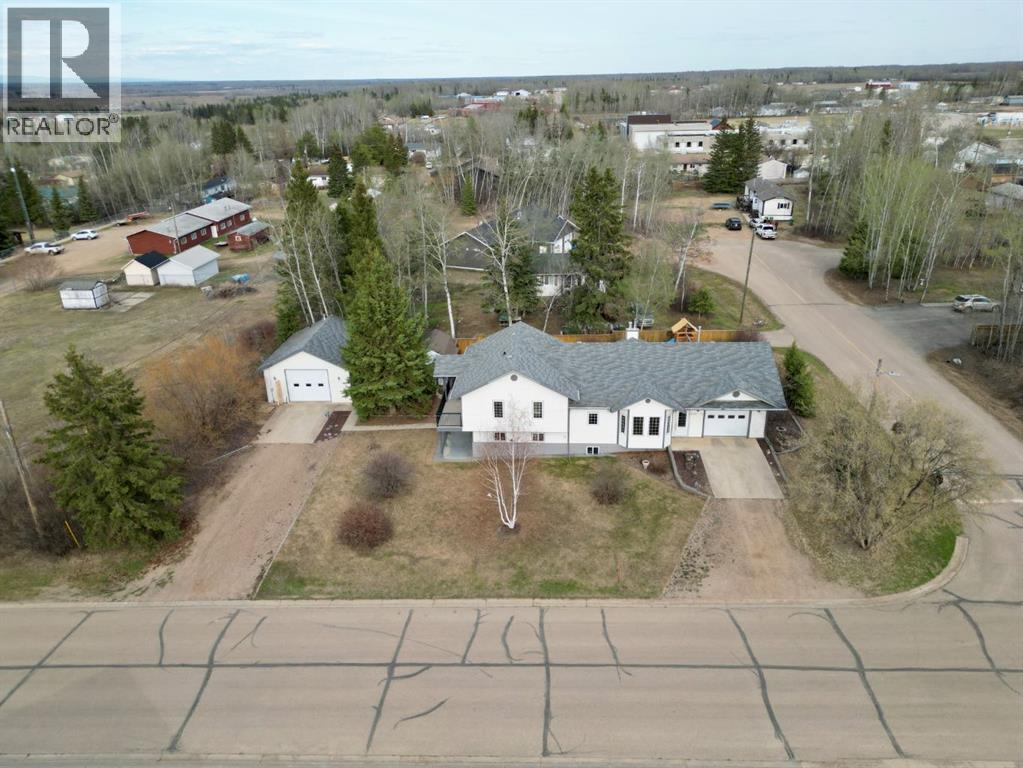 4501 52 Street Property Photo 2