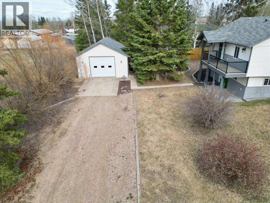 4501 52 Street Property Photo 4