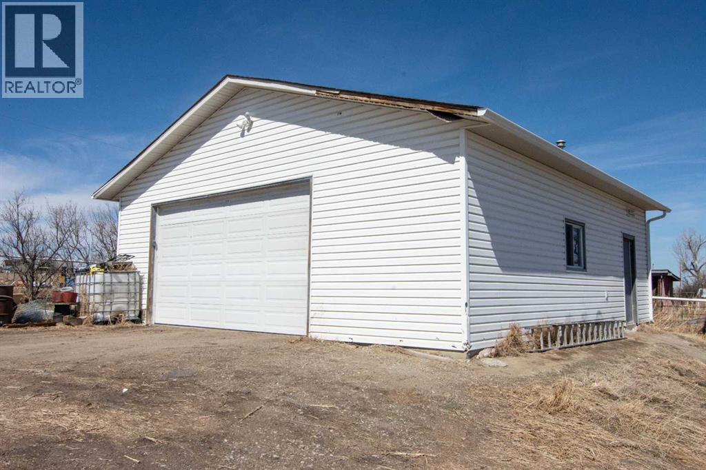 225004 222 Twp Rd Property Photo 4