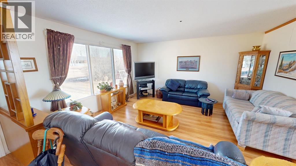 305 2 Avenue Property Photo 3