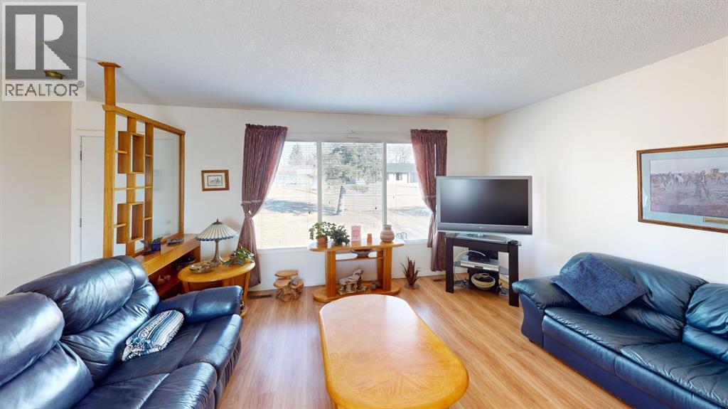 305 2 Avenue Property Photo 4