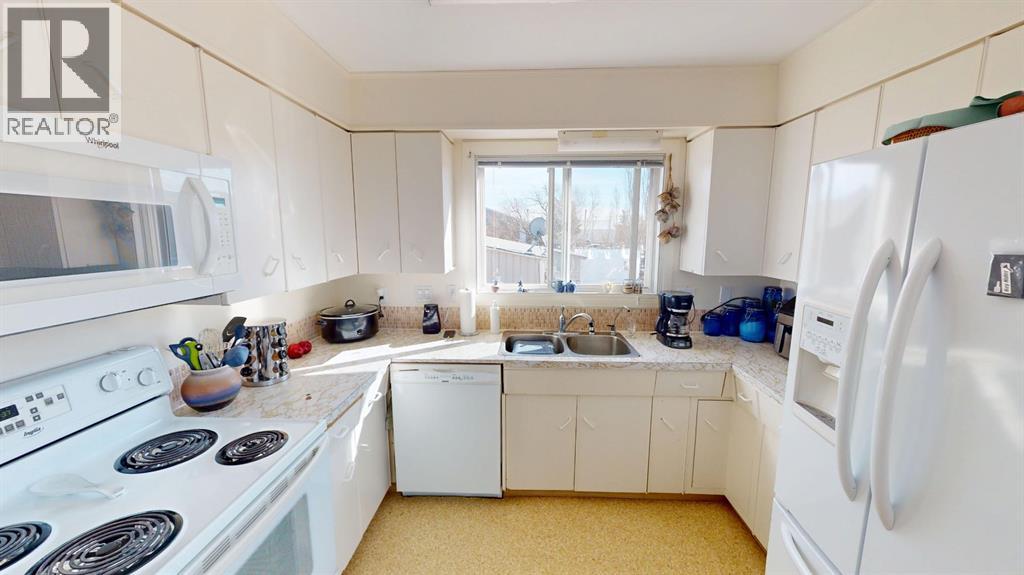 305 2 Avenue Property Photo 5