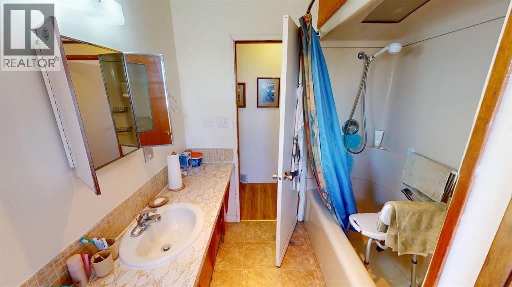 305 2 Avenue Property Photo 8