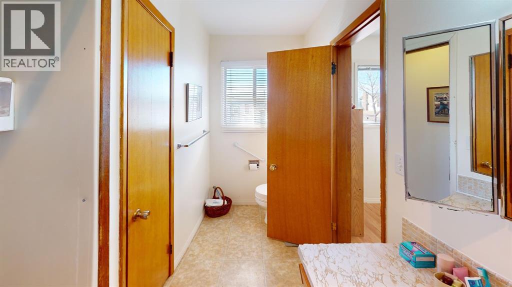 305 2 Avenue Property Photo 9
