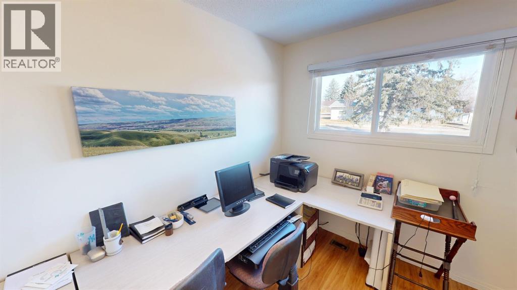 305 2 Avenue Property Photo 12
