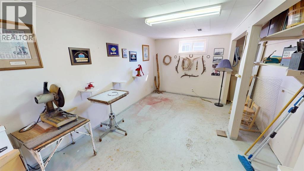305 2 Avenue Property Photo 14