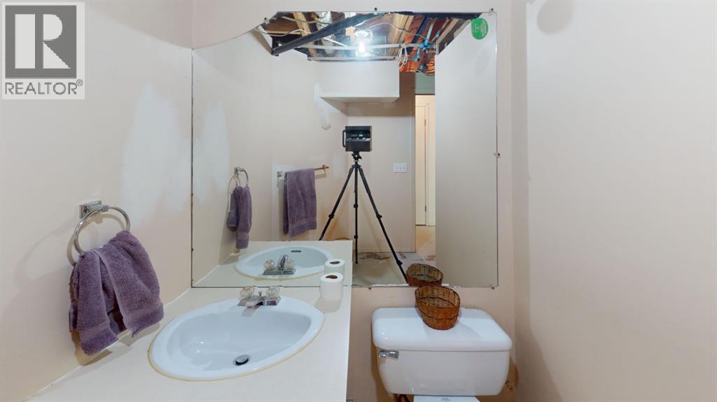 305 2 Avenue Property Photo 16