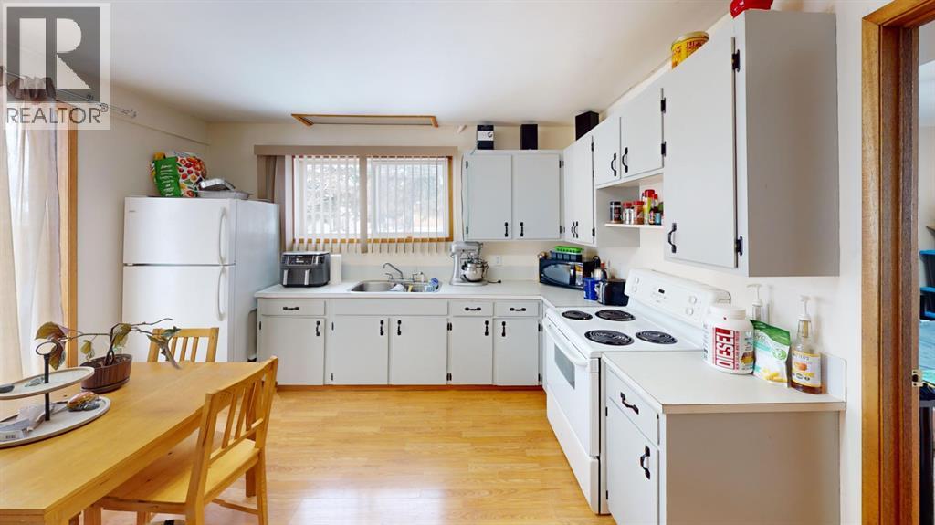 305 2 Avenue Property Photo 19