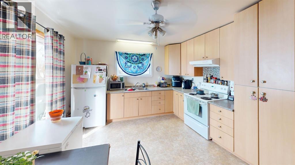 305 2 Avenue Property Photo 27