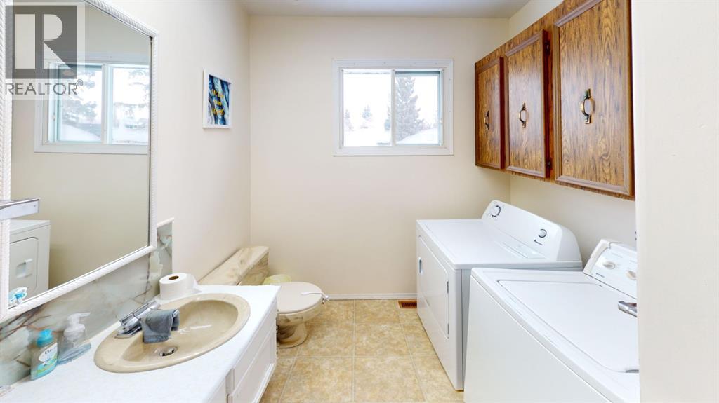 305 2 Avenue Property Photo 31