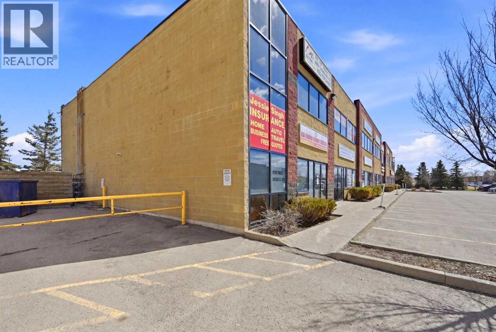 7 Westwinds Crescent Northeast Property Photo 1