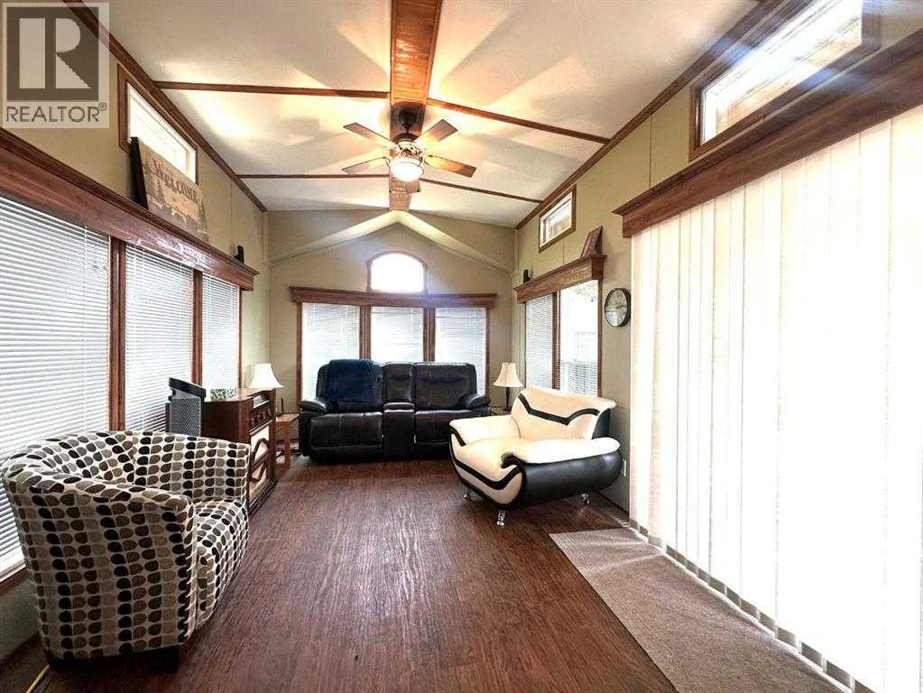 1221 Oak Avenue Property Photo 2