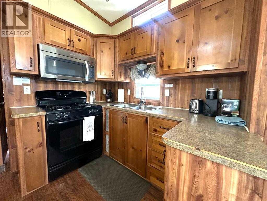 1221 Oak Avenue Property Photo 4