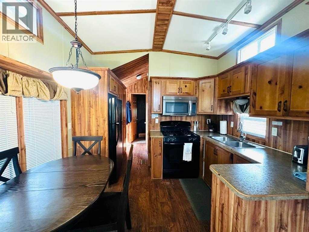 1221 Oak Avenue Property Photo 6