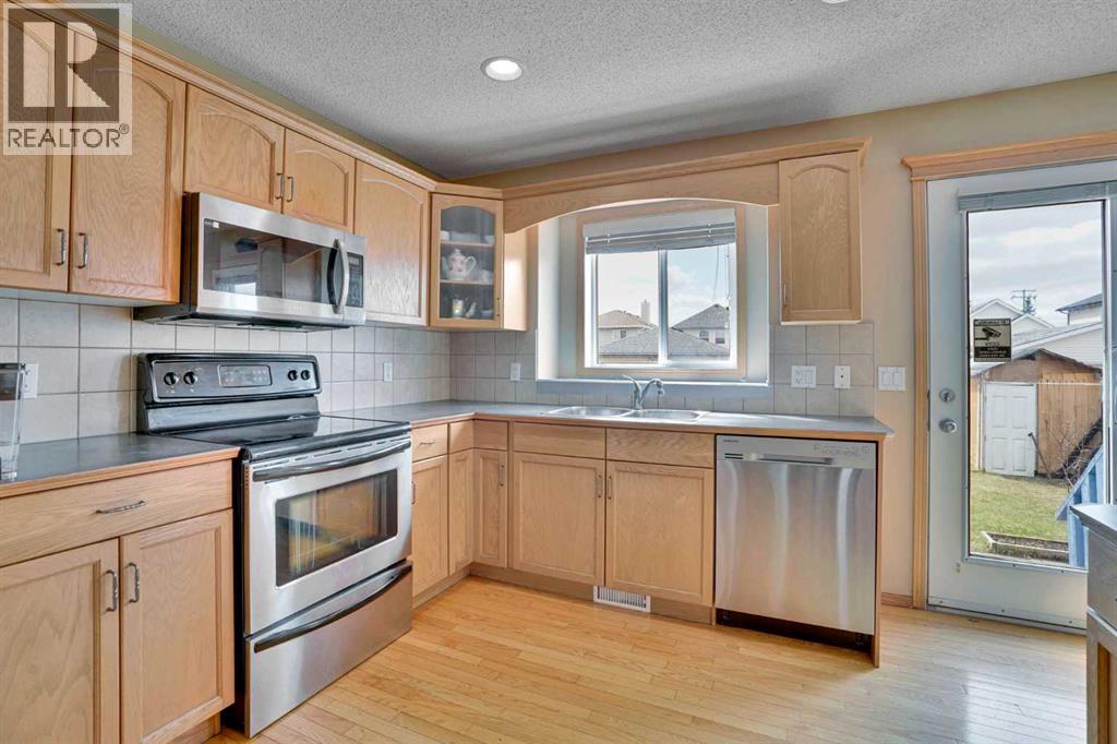 75 Taralea Crescent Ne Property Photo 1