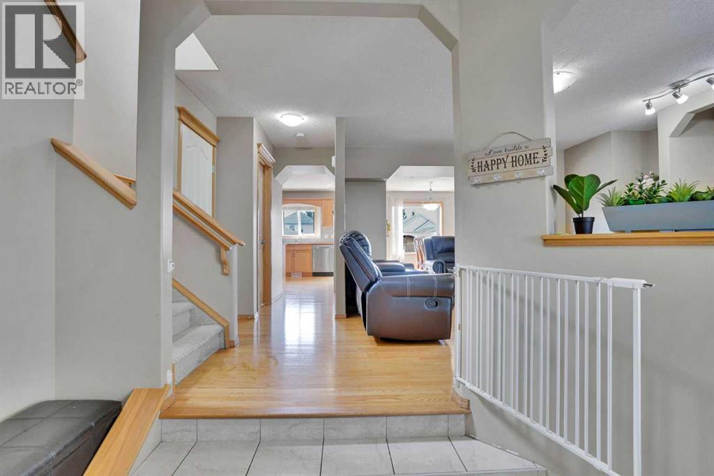 75 Taralea Crescent Ne Property Photo 5