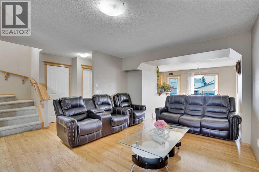 75 Taralea Crescent Ne Property Photo 8