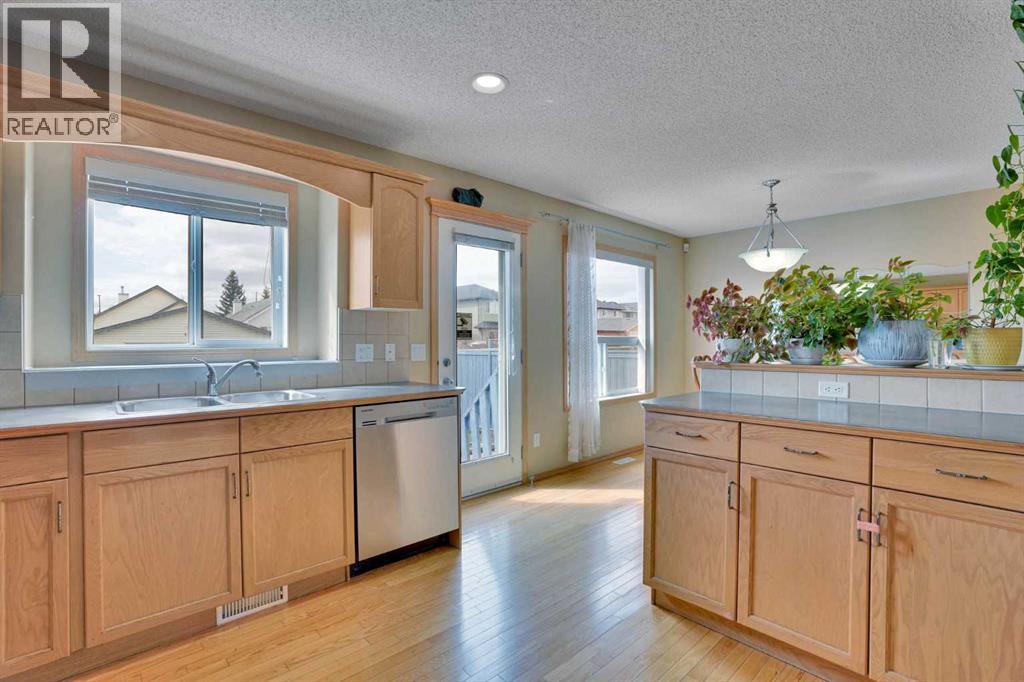 75 Taralea Crescent Ne Property Photo 10