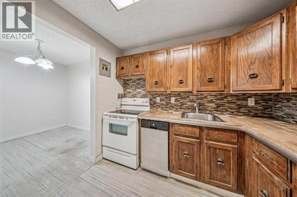 315 Southampton Drive Southwest Property Photo 11