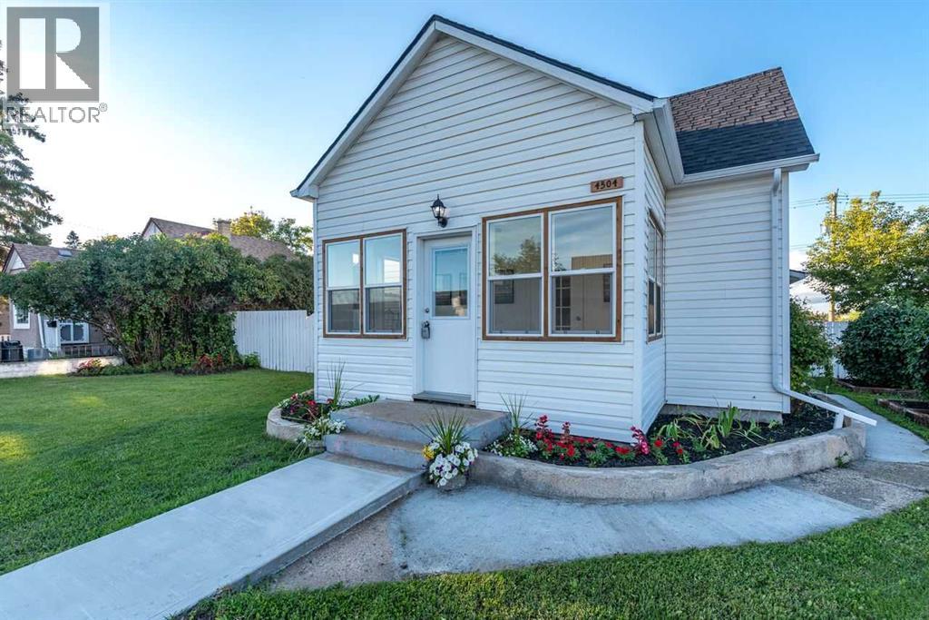 4504 49 Street Property Photo 1