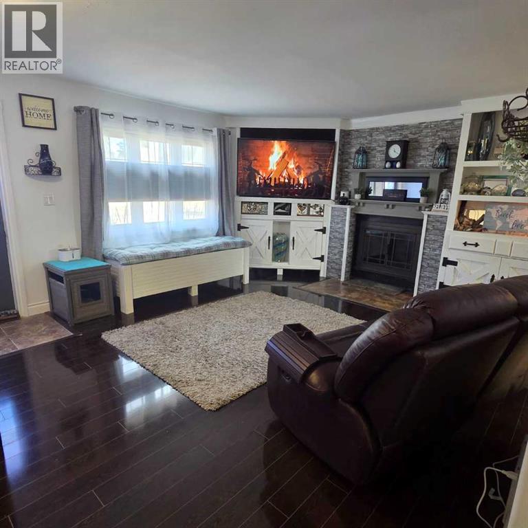 5015 8 Avenue Property Photo 2