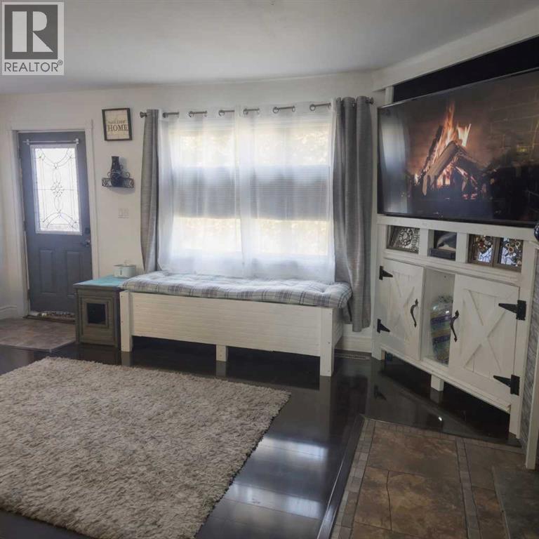 5015 8 Avenue Property Photo 3