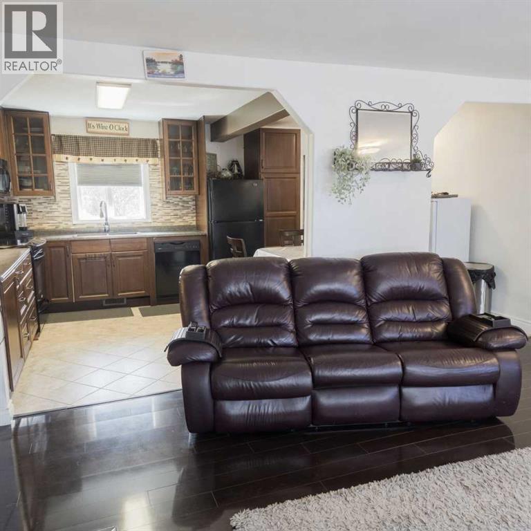 5015 8 Avenue Property Photo 6